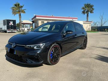 Volkswagen Golf 8 R 2.0 BENZINA 320 CV -2021