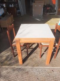 Tavolo allungabile + sedie