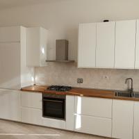Cucina IKEA bianco e rovere