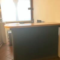 Desk da ufficio con dcrivania