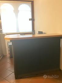 Desk da ufficio con dcrivania