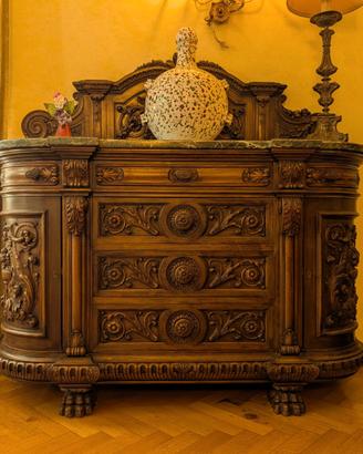Credenza antica in legno con piano in marmo