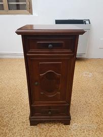 Comodino in legno