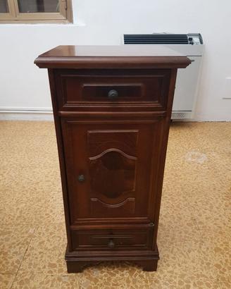 Comodino in legno