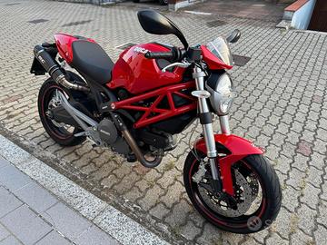 Ducati Monster 696