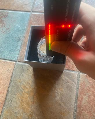 Orologio in moissanite pass il test del diamante