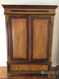 Armadio tirolese dipinto a mano antico
