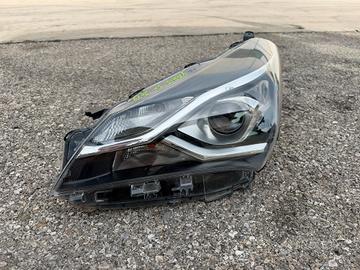 FARO FANALE ANTERIORE SINISTRO TOYOTA YARIS 2019