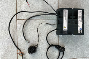 Caricabatterie CB522 (CBE 220-12V)