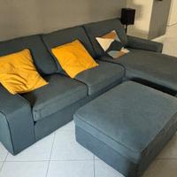 Divano Kivik IKEA  con chaise longue e pouf