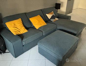 Divano Kivik IKEA  con chaise longue e pouf