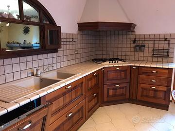 Cucina Cesar in noce con elettrodomestici