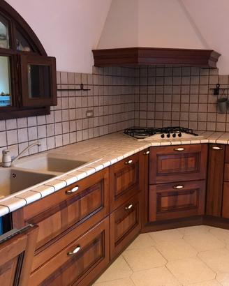 Cucina Cesar in noce con elettrodomestici