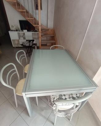 Tavolo in vetro allungabile con 4 sedie