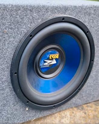 subwoofer BOSS 800 watt, in cassa dedicata da auto
