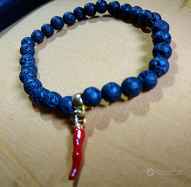 Braccialetto con pietra lavica del Vesuvio e corno