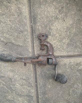 Macchinetta per preparare cartucce per cacciatori