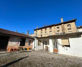 SPAZIOSA CASA CON CORTE DI PROPRIETA'