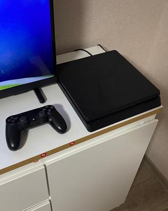 Playstation 4 slim 500 GB Giochi + cavi inclusi