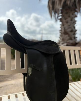 Sella per cavallo e redini da calesse