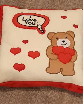 Cuscino morbido orsetto, cuori, scritta I love you