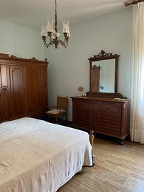 Camera matrimoniale completa in noce nazionale