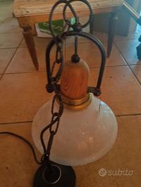 Lampadario vetro e legno con catena