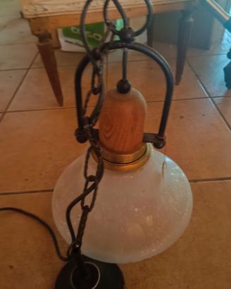 Lampadario vetro e legno con catena