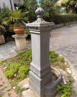 Fontana in ghisa da giardino