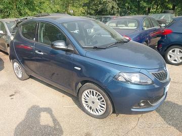 Lancia Ypsilon 1.0 FireFly 5 porte S&S Hybrid Albe