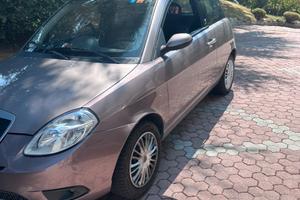 Lancia y