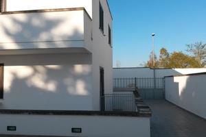 Trilocale con posto auto e ampio spazio esterno