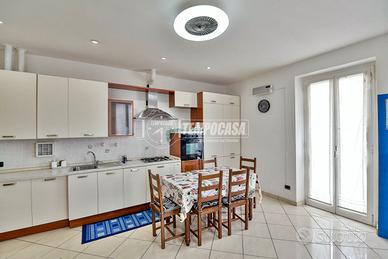 BILOCALE CON TERRAZZO