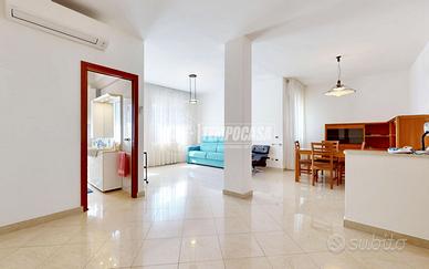 Appartamento vista mare con ascensore e garage a S