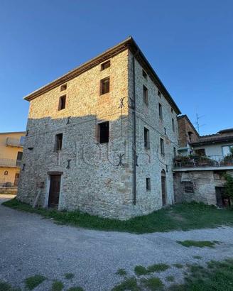 Rustico / Casale di 360 m² con più di 5 locali e b