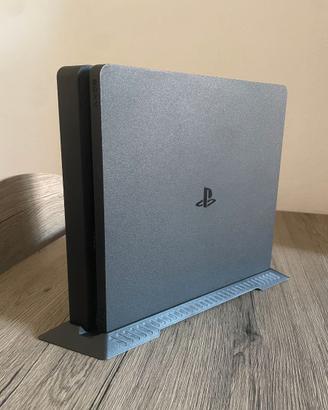 PS4 Slim 500GB + Supporto Verticale e Cavi