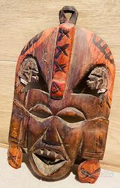 Maschera in legno