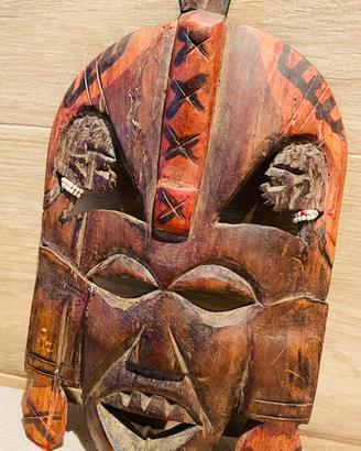 Maschera in legno