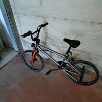 Bicicletta BMX - manubrio girevole 360°