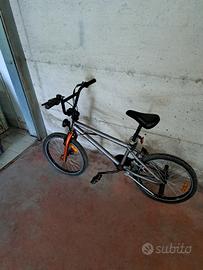 Bicicletta BMX - manubrio girevole 360°