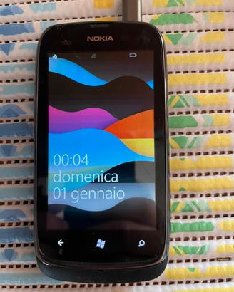 Nokia 610 con Caricabatteria
