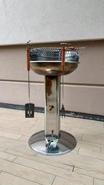 Barbecue a carbone su colonna con accessori