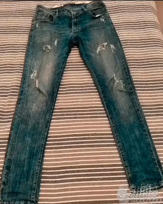 Jeans H&H con strappi