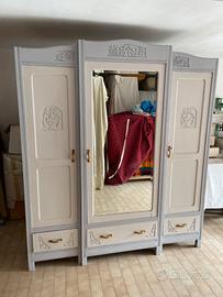 Armadio tre ante in stile Shabby