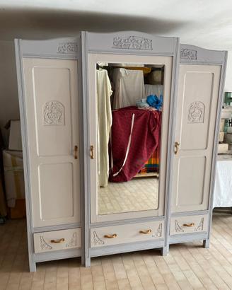 Armadio tre ante in stile Shabby