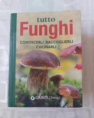 Libro TUTTO FUNGHI isbn 978-88-440-3813-7