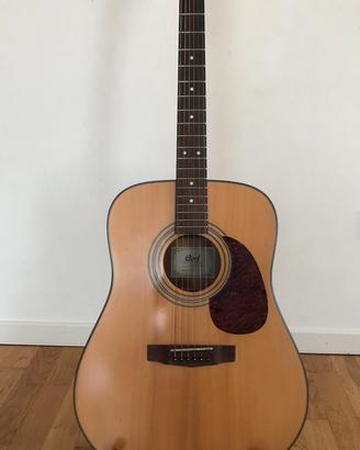 Chitarra acustica cort