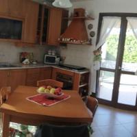 Cucina componibile artigianale in legno ciliegio