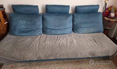 Divano con schienali movibili