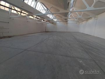 Triuggio capannone 900mq